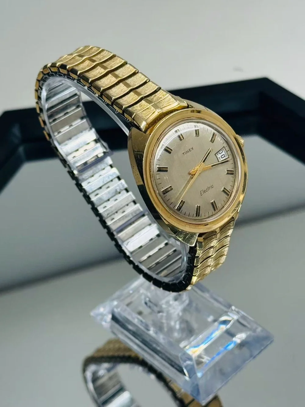 Vintage Timex Electric Gold Tone Day Date Men’s Watch 34mm Runs New Battery